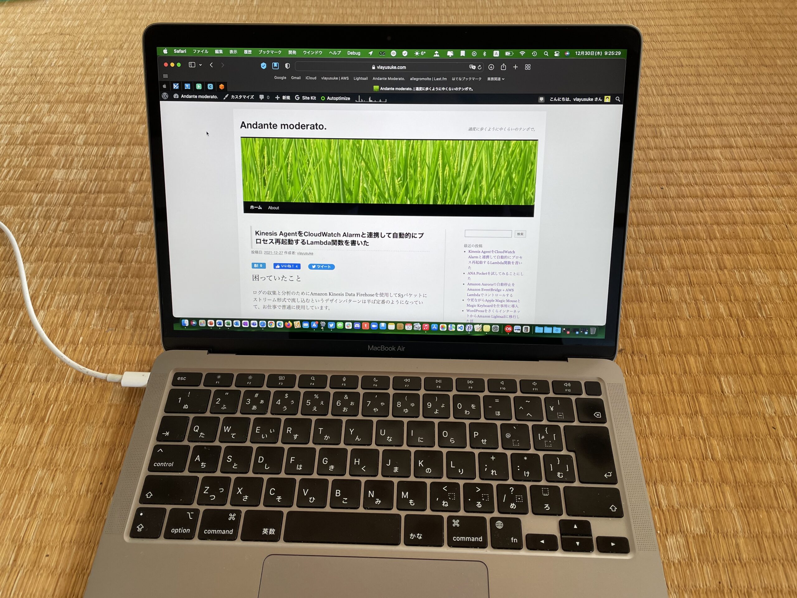MacBook Air (M1, 2020)のディスプレイを交換 – Andante moderato.